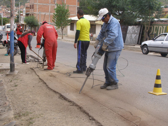 AVENIDA: Preparan para el recapado.