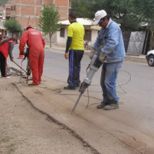 AVENIDA: Preparan para el recapado.