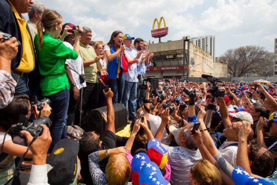 RETORNO. La lder opositora venezolana Mara Corina Machado se dirige a sus simpatizantes poco despus de volver del exterior.