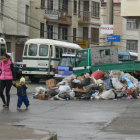 ATENCIN. La presencia de promontorios de basura en diferentes calles y avenidas de la ciudad representa un riesgo para la salud de las personas.