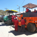 MAQUINARIA. Carro imprimador, terminadora de asfalto y compactador neumtico.