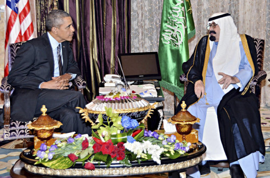 ALIADOS. Barack Obama conversa con el rey saud Abdal bin Abelaziz.