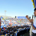 FIESTA. El presidente Evo Morales celebra el 19 aniversario de su partido en Sacaba (Cochabamba) junto con sus seguidores.