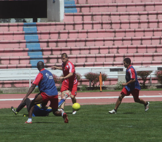 El cuadro estudiantil de Universitario cerr sus prcticas ayer, sbado, en el estadio Patria.