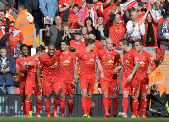 Una de las celebraciones del cuadro rojo ayer, frente al Tottenham.