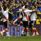 Una de las celebraciones del cuadro millonario de River Plate, ayer, en la Bombonera.