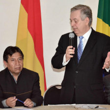 ENCUENTRO. Figueiredo (der.) durante su encuentro con el canciller David Choquehuanca.