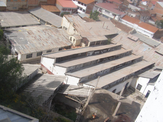 PROYECTO. Vista panormica de los predios de la antigua fbrica de sombreros, que cuenta con un rea de 7.000 metros cuadrados.