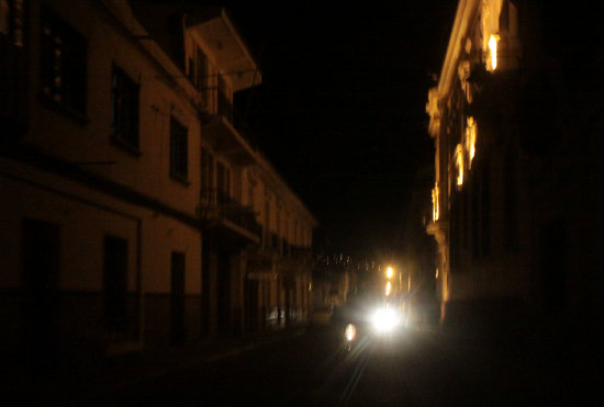 ALUMBRADO. Cortado en varias calles.