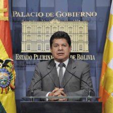 POSICIN. El ministro de Defensa, Rubn Saavedra, en conferencia de prensa.