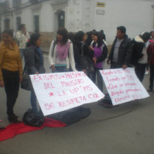 MOVILIZACIN. Estudiantes y docentes salieron en marcha y bloquearon calles.