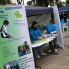 FERIA. Padres de familia explican el autismo.