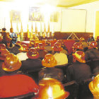 ENCUENTRO. Cooperativistas mineros y ministros dialogan en la Gobernación de Oruro.