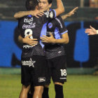Una de las jugadas de anoche, en el Tahuichi, donde Bolívar venció por la mínima diferencia a Blooming.