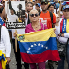 PROTESTA. Opositores al Gobierno de Nicols Maduro inician en Caracas una protesta por 24 horas.