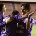 El festejo de los goles del partido entre Sport Boys (arriba) y The Strongest anoche, en el estadio Hernando Siles.