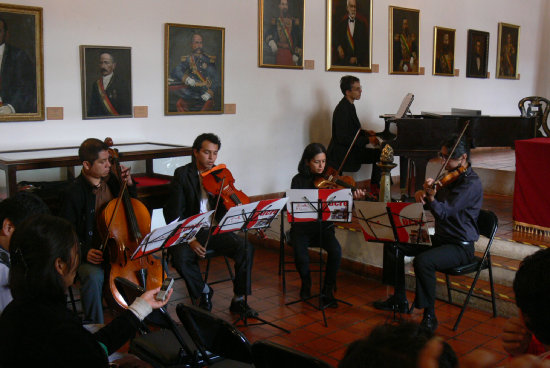 ORQUESTA. Los msicos de la Orquesta del Festival durante el lanzamiento de la actividad.