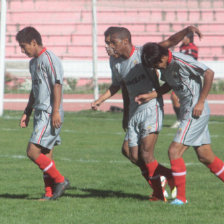 Los jugadores de Fancesa festejan el primer gol del partido frente a Flamengo, convertido por el colombiano Vctor Snchez (2d).