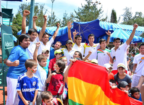 La celebracin del equipo boliviano tras el triunfo sobre Guatemala.