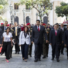 DILOGO. El presidente de Venezuela, Nicols Maduro (c), acompaado de su esposa Cilia Flores (c-i) y su canciller Elas Jaua (c-d).