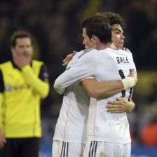 Garteh Bale (d) y Pepe celebran la clasificacin del Real Madrid.