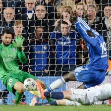 Demba Ba anot el gol de la clasificacin para el Chelsea.