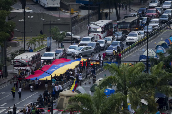 AGITACIN. Opositores al Gobierno de Nicols Maduro realizan una marcha por la avenida Francisco de Miranda, en Caracas.