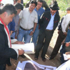 INSPECCIN. El alcalde interino de Sucre y el Gobernador de Chuquisaca, junto a sus equipos tcnicos visitaron, ayer, la zona de Rumi Rumi.