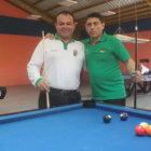 Los billaristas cruceos Miguel Brito (d) y Aldo Alba ocuparon el primer y segundo lugar en Pool Bola 9, respectivamente.