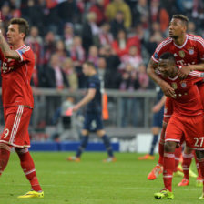 Los jugadores del Bayern festejan la clasificacin a semifinales.