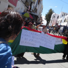 PROTESTA. Comerciantes bloquearon las calles tanto del centro de la ciudad como de las zonas del Mercado Campesino y El Morro.