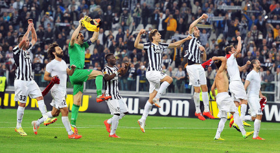 Los jugadores de Juventus festejan la clasificacin a semifinales.