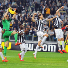 Los jugadores de Juventus festejan la clasificacin a semifinales.