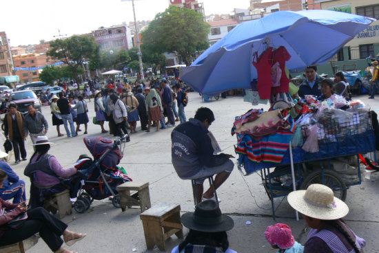 PROTESTA. Comerciantes impidieron el libre trnsito de vehiculos en la zona del Campesino.