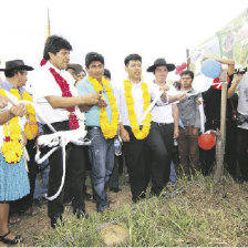 INAUGURACIN. El presidente Evo Morales entreg ayer dos represas en la regin de Tolomosa, Tarija, donde se refiri al tema.