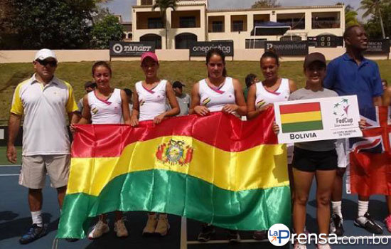 Las integrantes del equipo boliviano que logr un ascenso histrico en el tenis internacional.