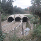 ABIERTO. Al menos dos tramos del embovedado de la quebrada de Quirpinchaca, contiguo al barrio Huerta Urriolagoita, permanecen abiertos, lo que despide fuertes olores insalubres, segn los vecinos.