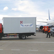 CONTRATO. La empresa Air Catering contina prestando el servicio a Boliviana de Aviacin.