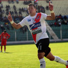 Rodrigo Vargas celebra el gol del triunfo de Nacional Potos sobre Guabir.