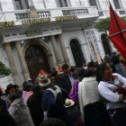 MOVILIZACIONES. Por un lado, los vecinos exigian el cumplimiento de las ordenanzas; por otro lado, los comerciantes pedan la destitucin del Intendente Municipal.