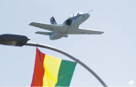 AVIONES. Bolivia tiene las naves chinas K-8 de alta tecnologa para defender su espacio areo.