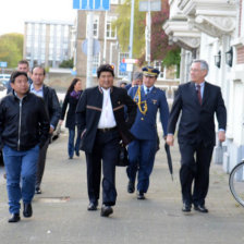 HOLANDA. El presidente Evo Morales junto al Canciller y el Embajador en La Haya.