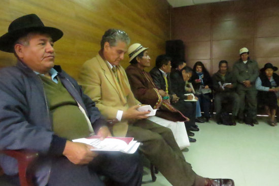 AUDIENCIA. La comitiva de vecinos y autoridades durante la audiencia en el TCP.