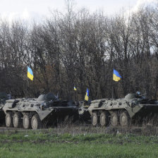 DEFENSA. Tropas ucranianas patrullan cerca de un poblado en la regin de Donetsk.