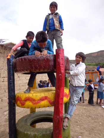 ALEGRA. Los nios de Tomoroco en el parque.