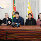 LA HAYA. La senadora Centa Reck (PPB-CN), el embajador Eduardo Rodrguez Veltz, el presidente Evo Morales, el canciller David Choquehuanca y la diputada Mireya Montao (MAS).