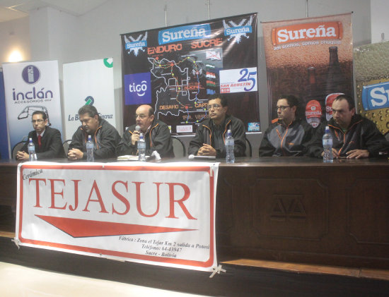 La conferencia de prensa de ayer, en la CAINCO.