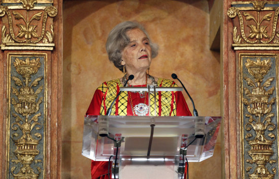 ESCRITORA. Elena Poniatowska en su alocucin tras recibir el Premio Cervantes.