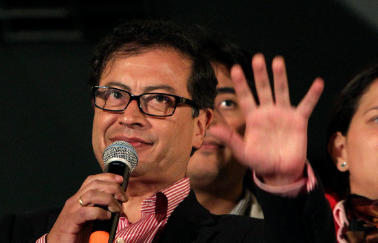 RESTITUIDO. El alcalde bogotano Gustavo Petro, hablando ante sus seguidores en Bogot.