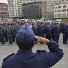 PROTESTA. Militares de bajo rango pidieron al presidente Evo Morales escuchar su demanda.